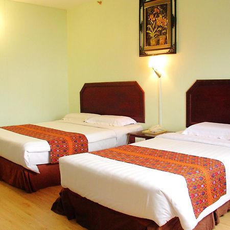 Grand Supreme Hotel Kuching Extérieur photo