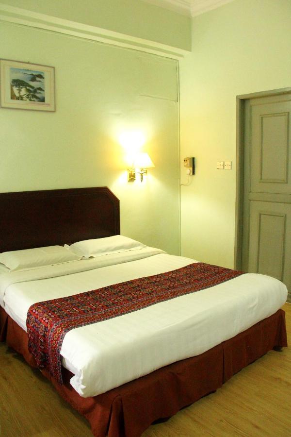 Grand Supreme Hotel Kuching Extérieur photo