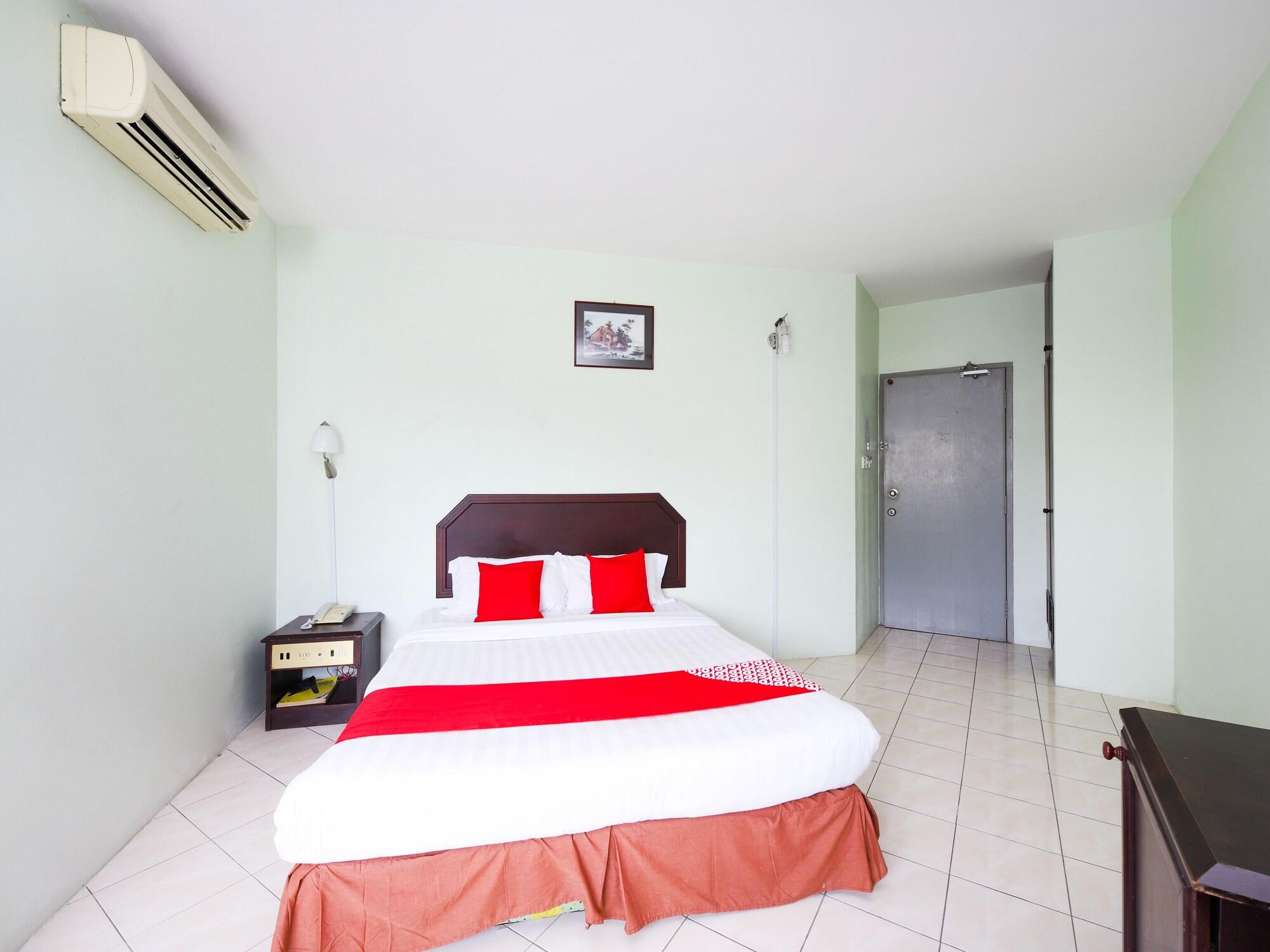 Grand Supreme Hotel Kuching Extérieur photo