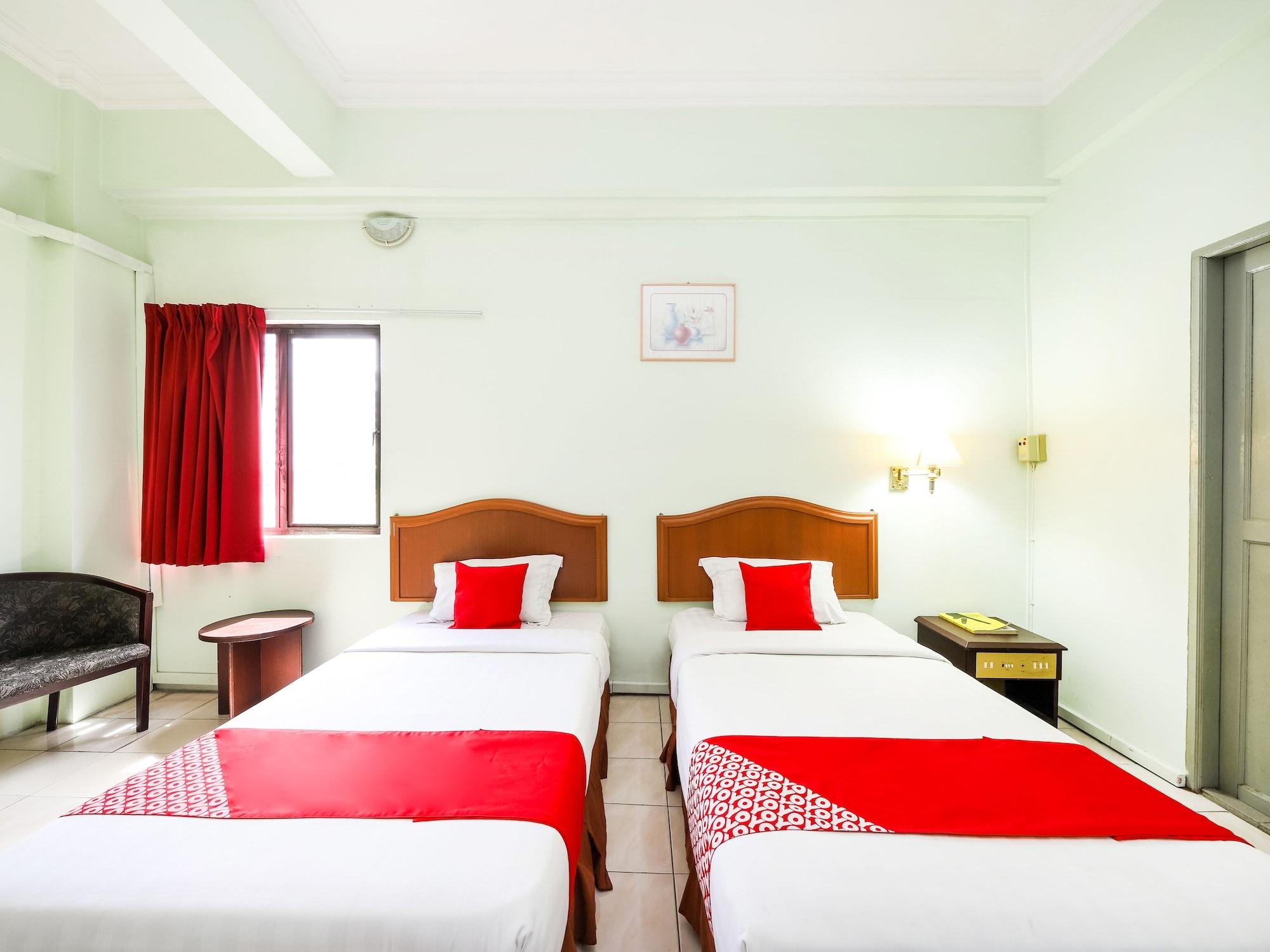 Grand Supreme Hotel Kuching Extérieur photo