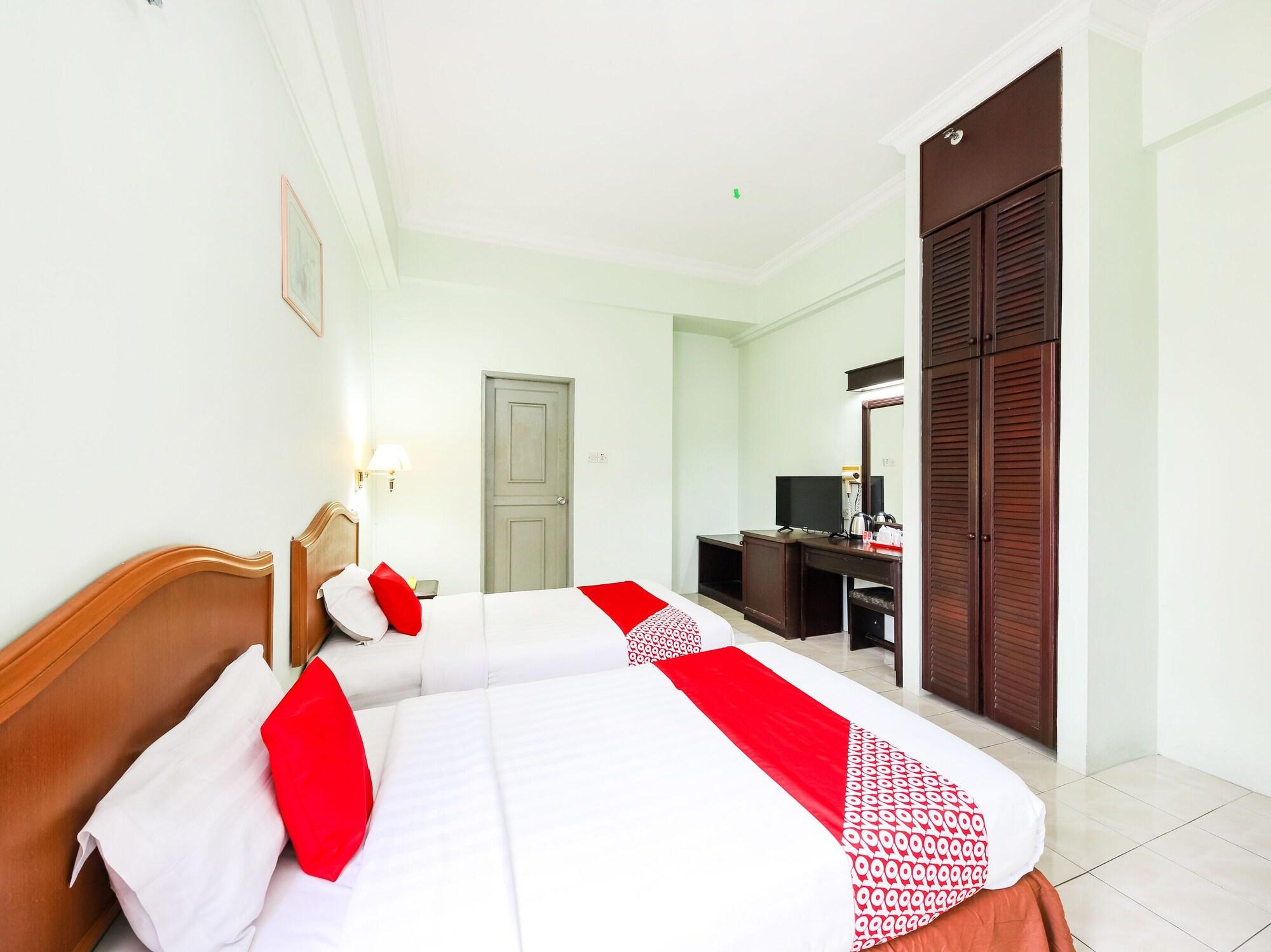 Grand Supreme Hotel Kuching Extérieur photo