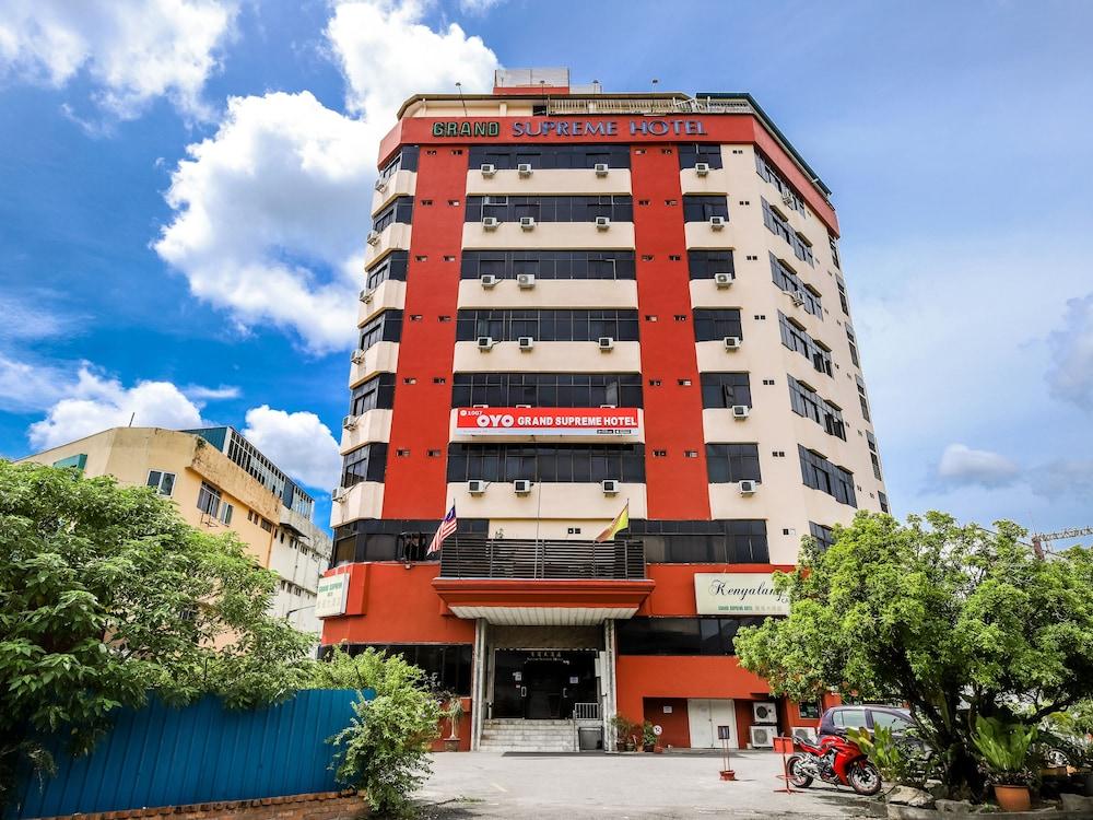 Grand Supreme Hotel Kuching Extérieur photo