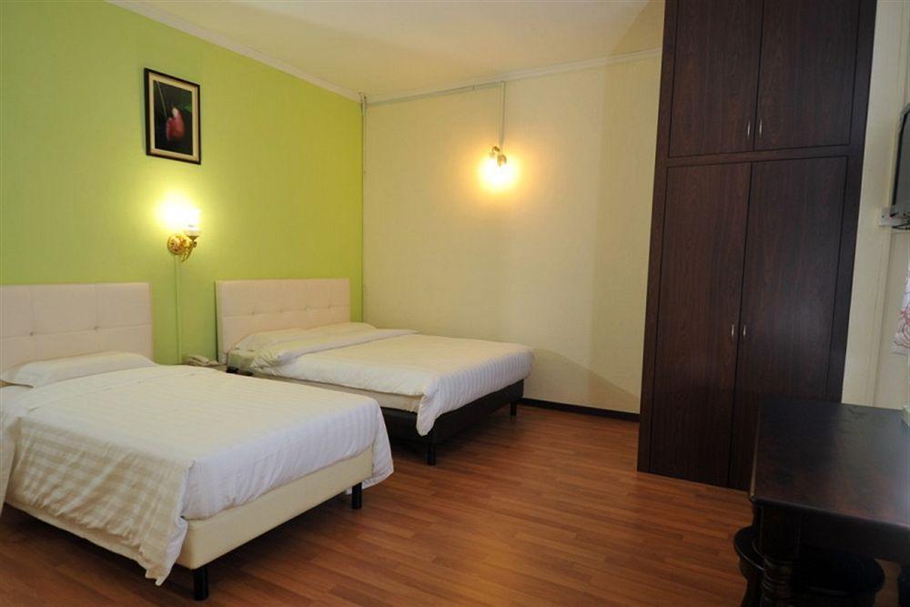 Grand Supreme Hotel Kuching Extérieur photo