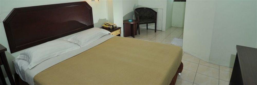 Grand Supreme Hotel Kuching Extérieur photo