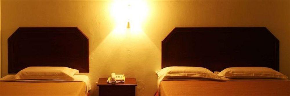 Grand Supreme Hotel Kuching Extérieur photo