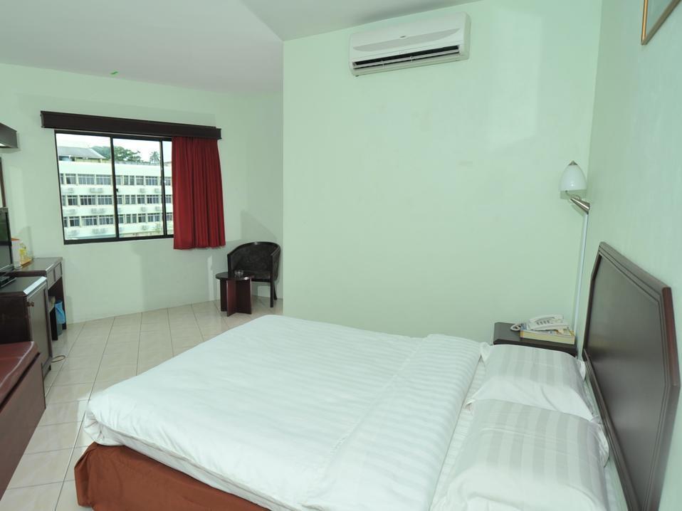 Grand Supreme Hotel Kuching Extérieur photo