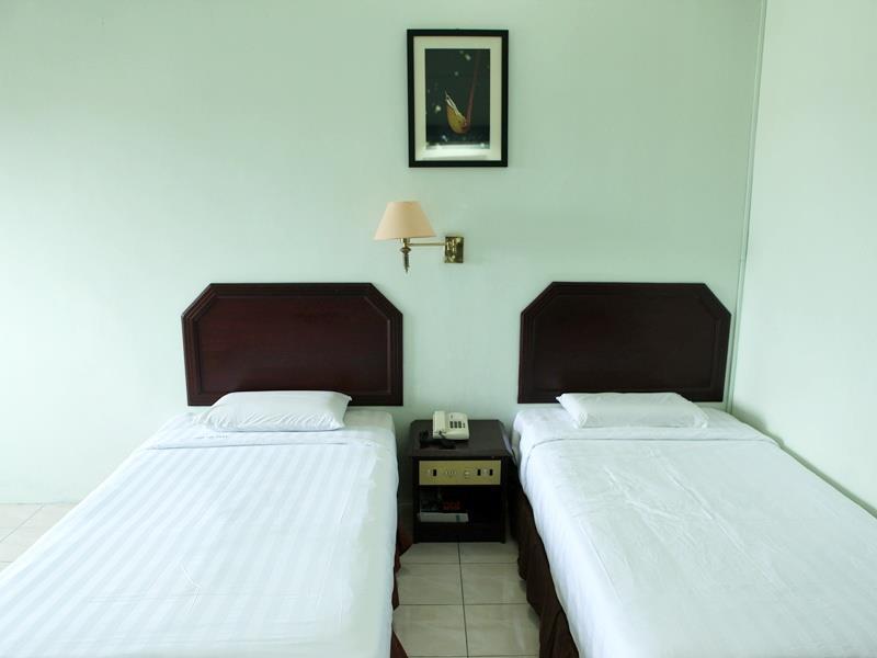 Grand Supreme Hotel Kuching Extérieur photo