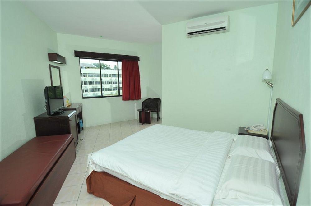 Grand Supreme Hotel Kuching Extérieur photo