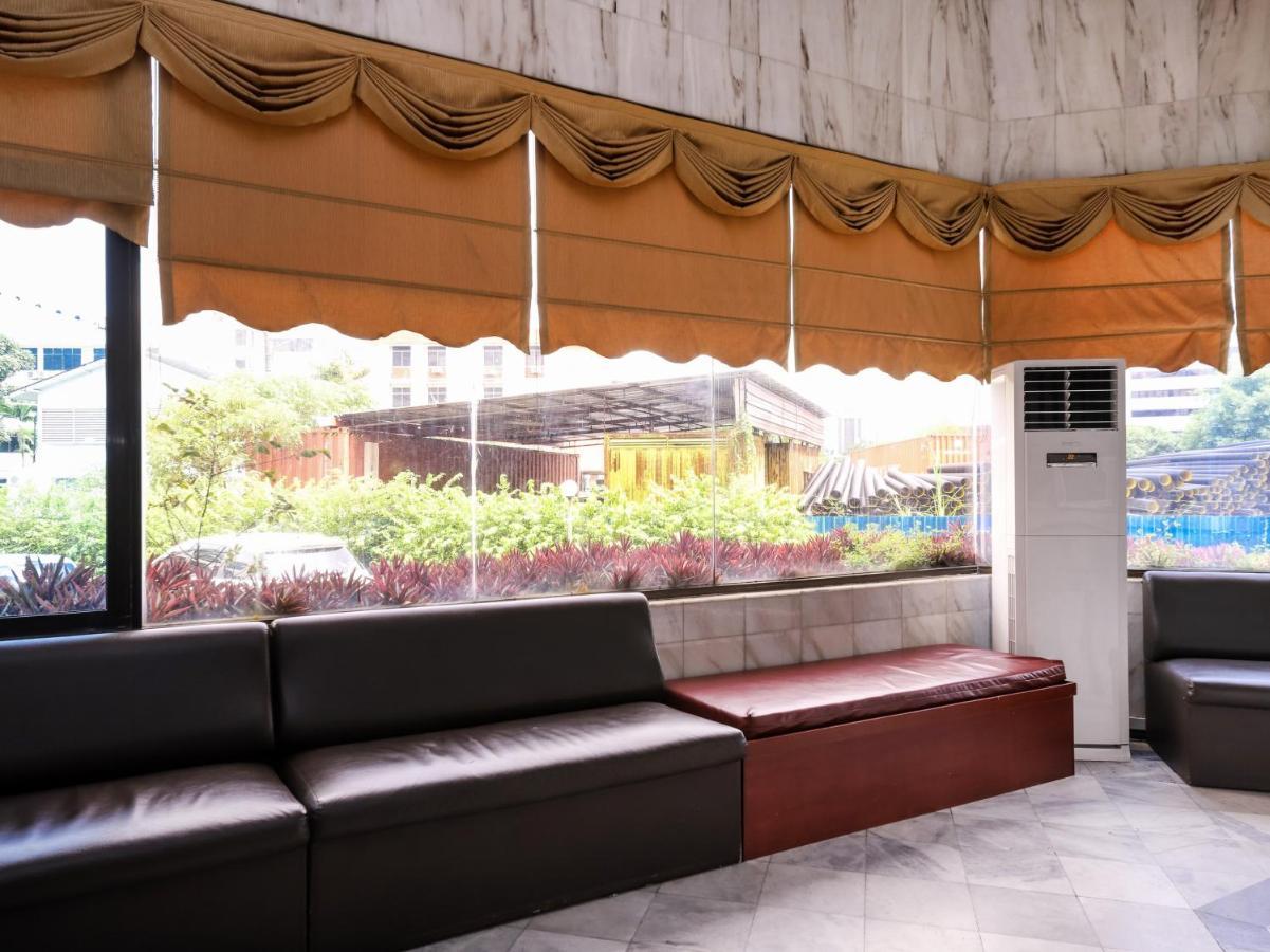 Grand Supreme Hotel Kuching Extérieur photo