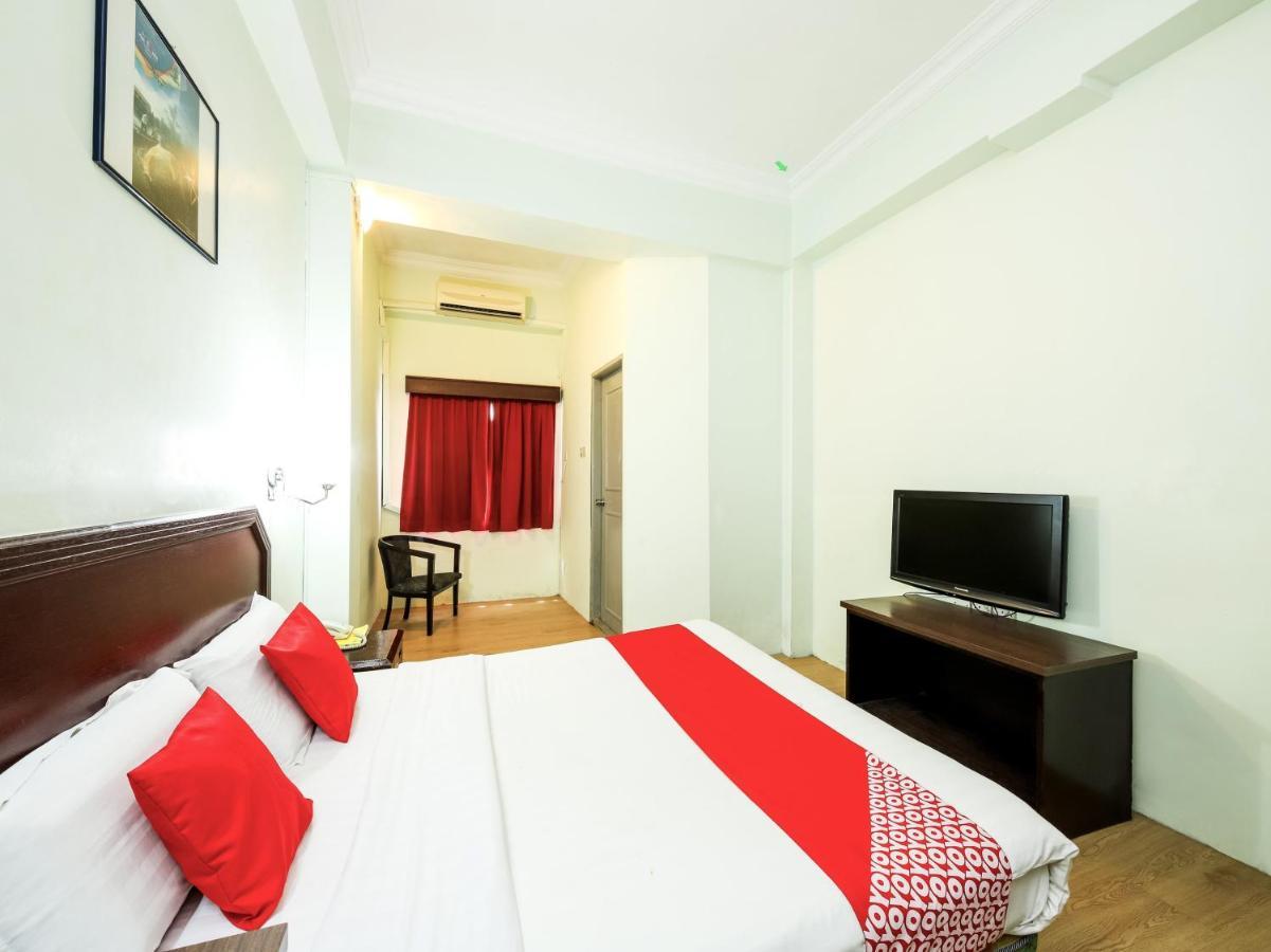 Grand Supreme Hotel Kuching Extérieur photo