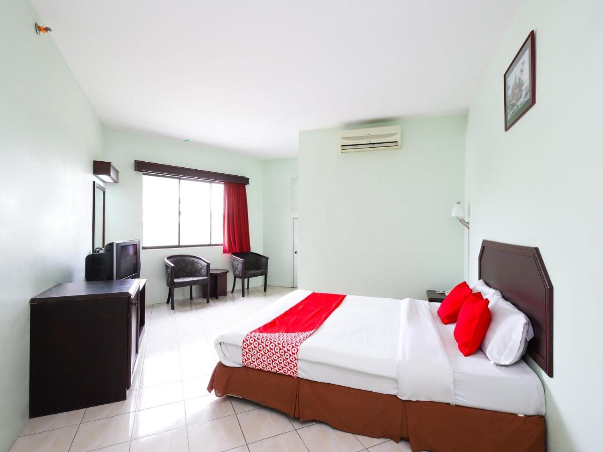 Grand Supreme Hotel Kuching Extérieur photo